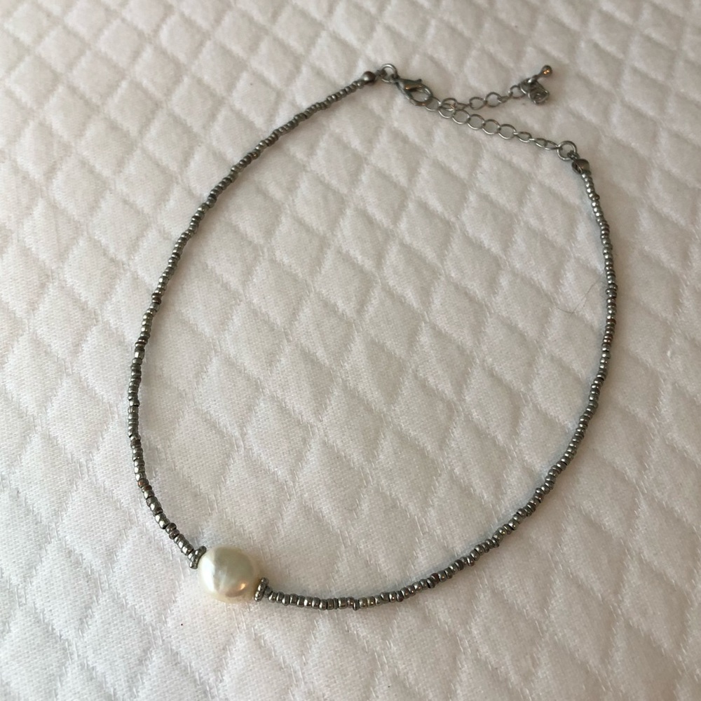 Silver choker with pearl